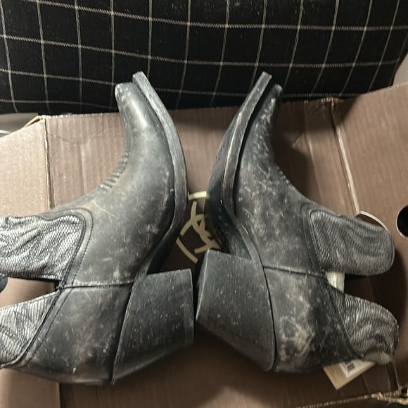 Ariat cowgirl boots size 8 new in box - Picture 6 of 9